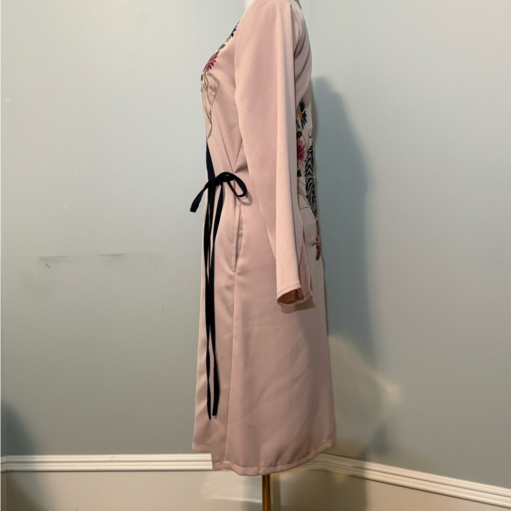 Topshop Elegant Floral Embroidered Robe - Pink and Navy - Picture 4 of 4